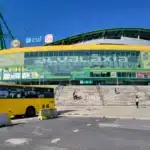 mfr rhone voyage au portugal stade alvalaxia bus jaune devan