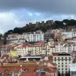 vue panoramique de lisbonne avec le chateau saint georges en